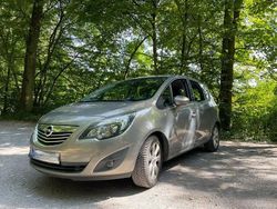 Grau Gebraucht 2010 Opel Meriva Innovation Van / Kleinbus | 2.999 € (Fairer Preis)