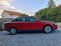 Rot Gebraucht 2001 Audi A4 Limousine | 750 €