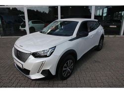 Weiß perlmutt metallic Gebraucht 2022 Peugeot e-2008 Active SUV | 19.990 € (Fairer Preis)