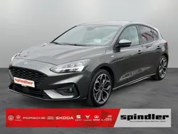 Magneticgrau (metallic) Gebraucht 2021 Ford Focus ST-Line X Limousine | 17.680 € (Superpreis)