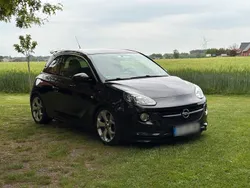 Schwarz Gebraucht 2015 Opel Adam S Kleinwagen | 11.500 € (Etwas zu teuer)