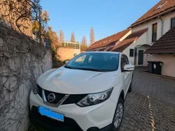 Weiß Gebraucht 2016 Nissan Qashqai Visia SUV | 8.900 € (Guter Preis)