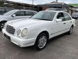 Weiß Gebraucht 1996 Mercedes E280 Limousine | 2.600 €