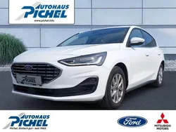 Weiß Gebraucht 2023 Ford Focus Titanium Limousine | 22.890 € (Fairer Preis)