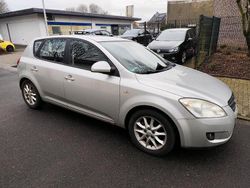 Silber Gebraucht 2006 Kia Ceed 2 Limousine | 2.450 €