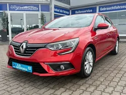 Rot Gebraucht 2016 Renault Mégane IV Intens Limousine | 8.990 € (Guter Preis)