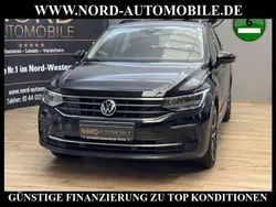 Deep black perleffek (metallic) Gebraucht 2021 VW Tiguan Life SUV | 22.900 € (Guter Preis)