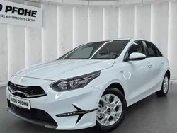 Weiß Neu 2025 Kia Ceed Vision Limousine | 22.519 € (Fairer Preis)