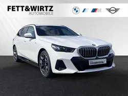 Alpinweiss Gebraucht 2024 BMW 530e M Sport Kombi | 66.490 €