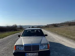 Gold Gebraucht 1988 Mercedes E230 Limousine | 5.600 €