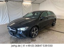 Nachtschwarz Gebraucht 2022 Mercedes CLA200 Shooting Brake Kombi | 20.950 € (Superpreis)