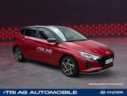 Dragon red/ phantom black / mic Gebraucht 2024 Hyundai i20 Prime Limousine | 21.595 € (Fairer Preis)