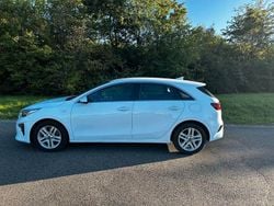 Weiß Gebraucht 2022 Kia Ceed GT GT-Line Limousine | 17.900 € (Guter Preis)