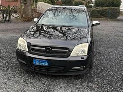 Schwarz Gebraucht 2003 Opel Signum Kleinwagen | 2.100 € (Etwas zu teuer)