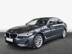 Grau Gebraucht 2022 BMW 520 Limousine | 37.411 € (Guter Preis)