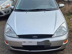 Silber Gebraucht 2000 Ford Focus Ghia Kombi | 900 € (Guter Preis)