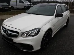 Weiß Gebraucht 2016 Mercedes E63 AMG AMG Limousine | 23.529 € (Fairer Preis)