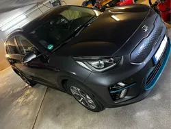 Grau Gebraucht 2020 Kia e-Niro 2 SUV | 22.500 € (Fairer Preis)