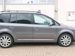 Grau Gebraucht 2005 VW Touran Van / Kleinbus | 5.850 €
