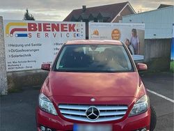 Rot Gebraucht 2012 Mercedes B180 Van / Kleinbus | 6.200 € (Fairer Preis)