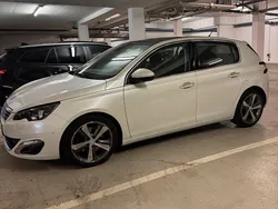 Weiß Gebraucht 2015 Peugeot 308 Limousine | 10.900 € (Fairer Preis)