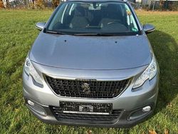 Grau Gebraucht 2017 Peugeot 2008 Active SUV | 6.490 € (Guter Preis)
