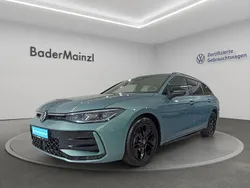 Grün Gebraucht 2024 VW Passat R-line Kombi | 40.880 €