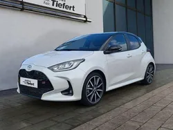 Weiß Neu 2025 Toyota Yaris Hybrid Sport Kleinwagen | 30.990 € (Fairer Preis)