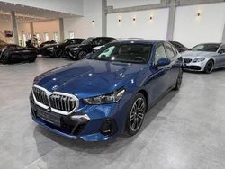 Blau Gebraucht 2024 BMW 520 M Sport Limousine | 49.950 € (Fairer Preis)