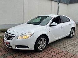 Weiß Gebraucht 2009 Opel Insignia Limousine | 3.999 € (Guter Preis)