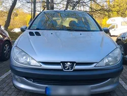 Silber Gebraucht 1999 Peugeot 206 Limousine | 300 € (Superpreis)