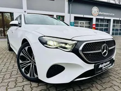 Weiß Gebraucht 2023 Mercedes E200 Limousine | 58.905 €