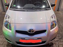 Silber Gebraucht 2011 Toyota Ist Kleinwagen | 5.000 €