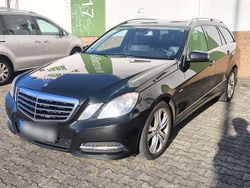 Schwarz Gebraucht 2011 Mercedes E250 Avantgarde Kombi | 5.800 €