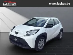 Weiss Gebraucht 2024 Toyota Aygo Business Edition Kleinwagen | 16.990 € (Etwas zu teuer)