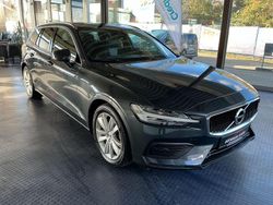 Grau Gebraucht 2019 Volvo V60 Momentum Kombi | 18.400 € (Teuer)