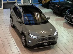 6x3 urban khaki Neu 2024 Toyota RAV4 Hybrid Lounge SUV | 49.895 € (Etwas zu teuer)
