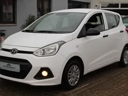 Weiß Gebraucht 2015 Hyundai i10 Basis Kleinwagen | 5.990 € (Teuer)