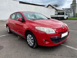 Rot Gebraucht 2010 Renault Mégane Authentique Limousine | 3.399 € (Fairer Preis)