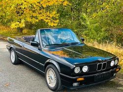 Schwarz Gebraucht 1993 BMW 318 Cabriolet Cabrio | 12.900 €