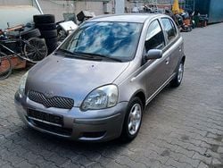 Silber Gebraucht 2003 Toyota Yaris Sol Limousine | 1.350 € (Fairer Preis)