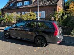 Schwarz Gebraucht 2011 Volvo V50 R-Design Kombi | 5.500 € (Etwas zu teuer)