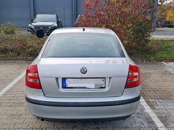 Silber Gebraucht 2005 Skoda Octavia Ambiente Limousine | 3.999 € (Fairer Preis)