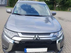 Grau Gebraucht 2019 Mitsubishi Outlander Plus SUV | 15.480 € (Guter Preis)