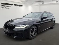 Black sapphire metallic (schwarz) Gebraucht 2023 BMW 530 M Sport Kombi | 53.900 €