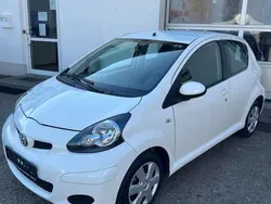 Weiß Gebraucht 2011 Toyota Aygo Cool Kleinwagen | 4.580 € (Fairer Preis)