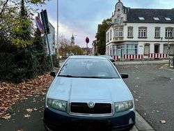 Silber Gebraucht 2003 Skoda Fabia Kleinwagen | 1.850 €