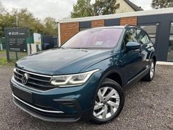 Blau Gebraucht 2021 VW Tiguan Life SUV | 30.490 € (Etwas zu teuer)