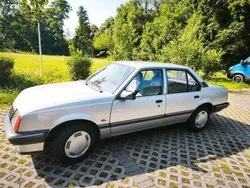 Silber Gebraucht 1985 Opel Ascona Limousine | 2.999 €