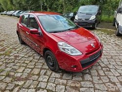 Rot Gebraucht 2010 Renault Clio III Limousine | 3.499 €